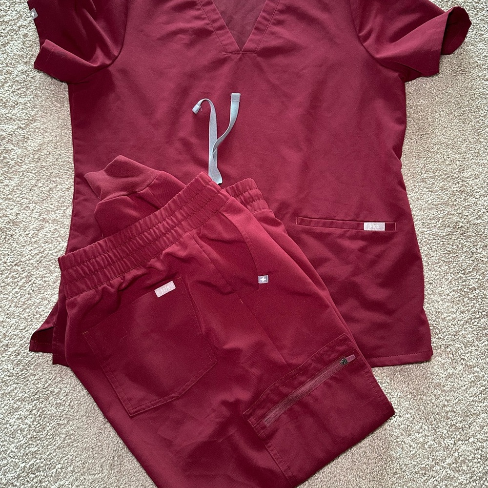 Figs Burgundy Scrub Set